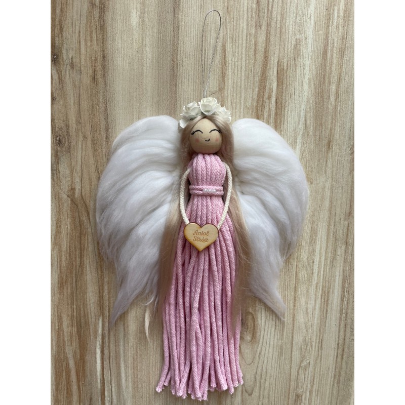 Anioł Stróż jasny róż makrama - unikalna dekoracja z sercem