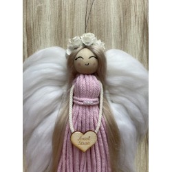 Anioł Stróż jasny róż makrama - unikalna dekoracja z sercem