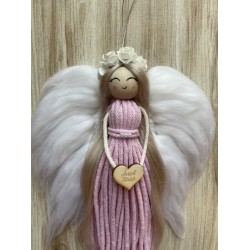 Anioł Stróż jasny róż makrama - unikalna dekoracja z sercem