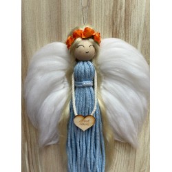 Anioł Stróż jasny niebieski makrama - unikalna dekoracja z sercem