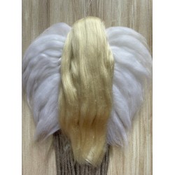 Anioł Stróż beżowy makrama - unikalna dekoracja z sercem