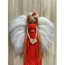 Anioł Stróż pomarańczowy makrama - unikalna dekoracja z sercem