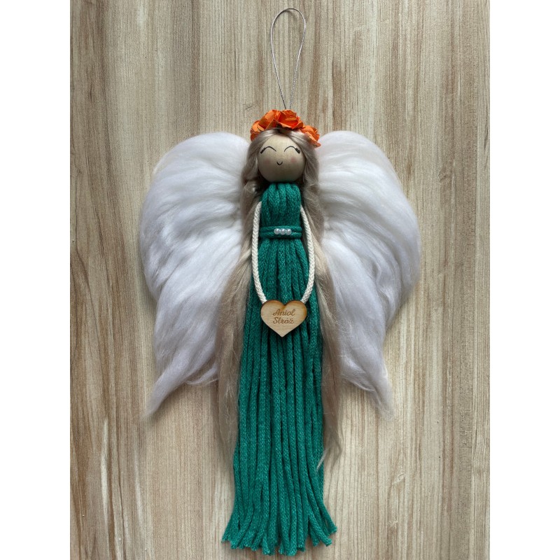 Anioł Stróż szmaragdowy makrama - unikalna dekoracja z sercem