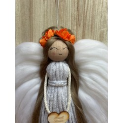 Anioł Stróż jasny szary makrama - unikalna dekoracja z sercem